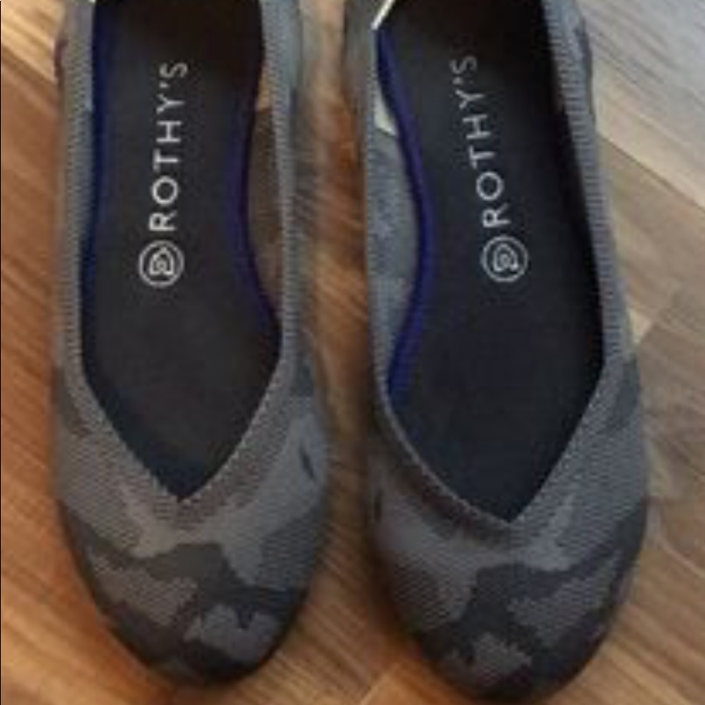 Iso: gray camo flats